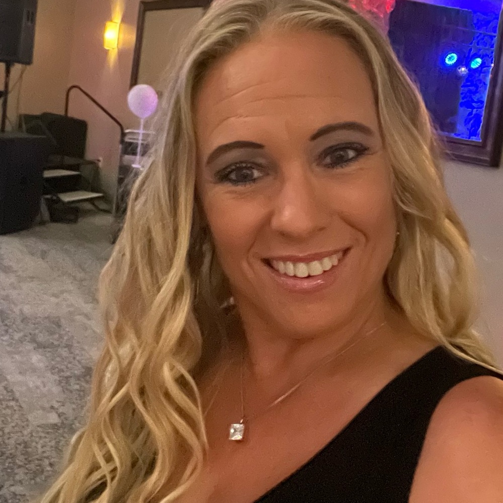 Meet your Posher, Leslie